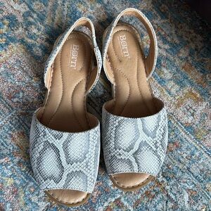 GUC Born leather sandals in snake print.